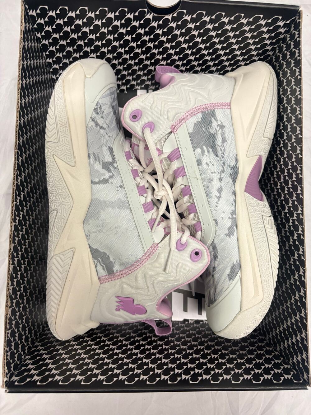 Moolah Kids Press Break V2 basketball shoes size 5.5 Youth Camo Blue and purple